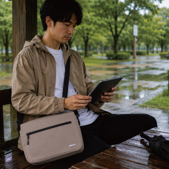 【新製品】 防水ショルダーバッグ 8L A4対応 キャリーオン対応 軽量 ショルダーバッグ タブレット収納 通勤 通学 旅行 自転車 メンズ レディース ユニセックス GMOOD GMB-002
