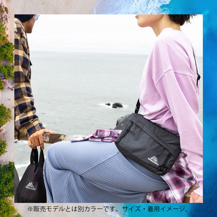 GREGORY CROSSBODY BAG AL メンズ レディース グレゴリー クロスボディバッグ ショルダーバッグ 肩掛け サコッシュ サブバッグ アウトドア フェス 旅行 通勤 お出かけ 買い物 レジャー ドライブ 小型 2.5リットル リフレクター ユニセックス お揃い 黒 ズーム ブラック