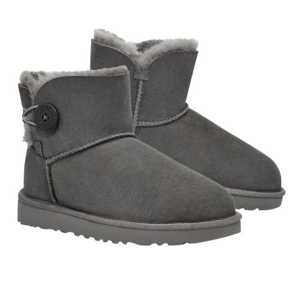 【全3色】UGG ブーツ レディース ブランド アグ ミニベイリーボタン2 スエード 撥水 軽量 裏ボア ボタン ホック シンプル 旅行 チェスナット